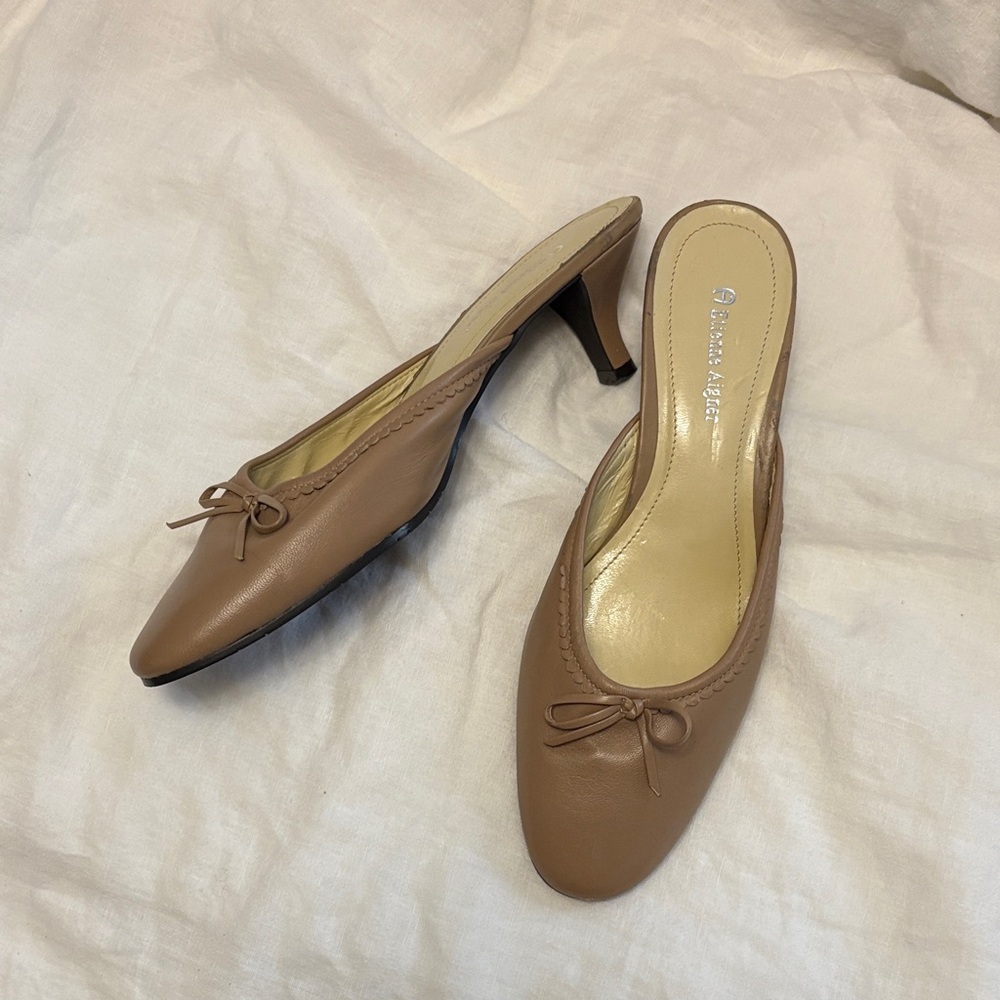 Elegant Tan Leather Women's Kitten Heel Mules